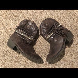 Justice Girl Boots Size 4